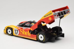 Porsche 962C Group C #17 D. Bell / H-J. Stuck / K. Ludwig 24 Hours of Le Mans 1988 Universal Hobbies 1:18 4704 Métal — image 5 sur 8