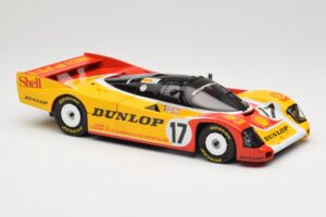 Porsche 962C Group C #17 D. Bell / H-J. Stuck / K. Ludwig 24 Hours of Le Mans 1988 Universal Hobbies 1:18 4704 Métal — image 6 sur 8