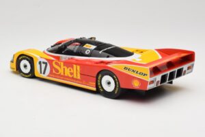 Porsche 962C Group C #17 D. Bell / H-J. Stuck / K. Ludwig 24 Hours of Le Mans 1988 Universal Hobbies 1:18 4704 Métal — image 7 sur 8