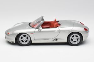 Porsche Boxster 986 Argent Maisto 1:18 37800-M3 Métal — image 4 sur 8
