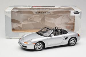 Porsche Boxster 986 Cabriolet Arctic Argent Métallisé UT Models 1:18 27852 Métal — image 8 sur 8