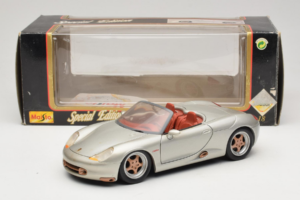 Porsche Boxster 986 Concept Argent Maisto 1:18 50231 Métal — image 8 sur 8