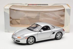 Porsche Boxster 986 Hard Top Argent UT Models 1:18 27854 Métal — image 8 sur 8
