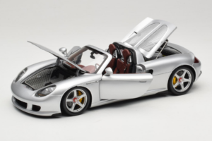 Porsche Carrera GT Silver Metallic Minichamps 1:18 WAP02103014 Métal — image 2 sur 8