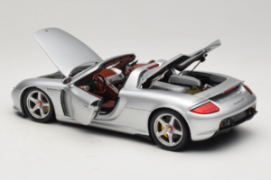 Porsche Carrera GT Silver Metallic Minichamps 1:18 WAP02103014 Métal — image 5 sur 8