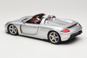 Porsche Carrera GT Silver Metallic Minichamps 1:18 WAP02103014 Métal — image 7 sur 8