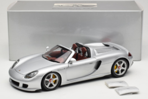 Porsche Carrera GT Silver Metallic Minichamps 1:18 WAP02103014 Métal — image 8 sur 8
