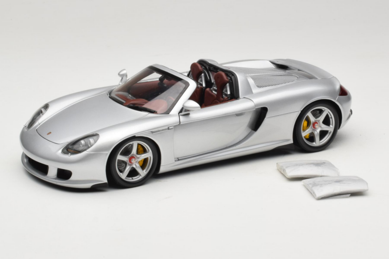 Porsche Carrera GT Silver Metallic Minichamps 1:18 WAP02103014 Métal