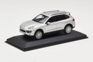 Porsche Cayenne 958 Argent Minichamps 1:43 WAP0200020B Métal — image 2 sur 4