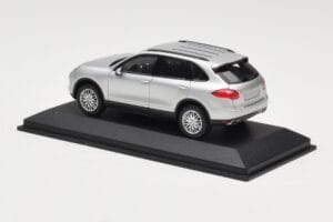 Porsche Cayenne 958 Argent Minichamps 1:43 WAP0200020B Métal — image 3 sur 4