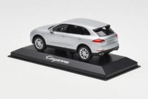 Porsche Cayenne 958 Argent Minichamps 1:43 WAP0200020E Métal — image 3 sur 4