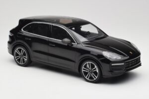 Porsche Cayenne 958 Turbo S Noir Minichamps 1:18 155066070 Métal — image 4 sur 6