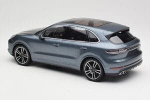 Porsche Cayenne 958 Turbo S Blue Metallic Minichamps 1:18 155066071 Métal — image 5 sur 6