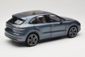 Porsche Cayenne 958 Turbo S Blue Metallic Minichamps 1:18 110066070 Métal — image 3 sur 8