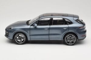 Porsche Cayenne 958 Turbo S Blue Metallic Minichamps 1:18 110066070 Métal — image 4 sur 8