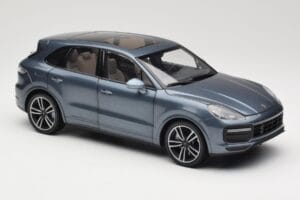 Porsche Cayenne 958 Turbo S Blue Metallic Minichamps 1:18 110066070 Métal — image 6 sur 8
