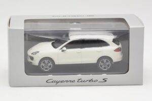 Porsche Cayenne 958 Turbo S Blanc Minichamps 1:43 WAP0200220C Métal — image 4 sur 4