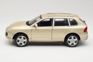Porsche Cayenne S 955 Beige Maisto 1:18 WAPC2100213 Métal — image 4 sur 8