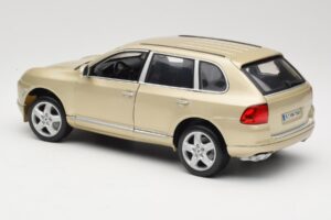 Porsche Cayenne S 955 Beige Maisto 1:18 WAPC2100213 Métal — image 7 sur 8