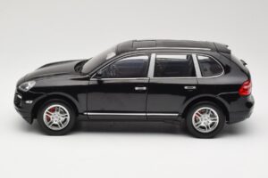 Porsche Cayenne Turbo 957 Noir Norev 1:18 WAP02112317 Métal — image 4 sur 8