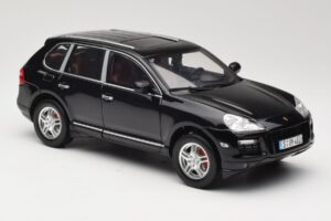 Porsche Cayenne Turbo 957 Noir Norev 1:18 WAP02112317 Métal — image 6 sur 8