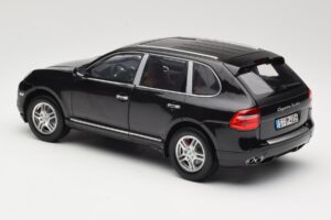 Porsche Cayenne Turbo 957 Noir Norev 1:18 WAP02112317 Métal — image 7 sur 8