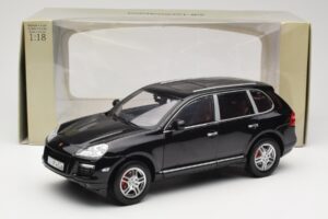 Porsche Cayenne Turbo 957 Noir Norev 1:18 WAP02112317 Métal — image 8 sur 8