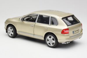Porsche Cayenne Turbo 955 Beige Maisto 1:18 WAP02100113 Métal — image 7 sur 8