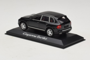 Porsche Cayenne Turbo Dark Green Metallic Minichamps 1:43 WAP02061117 Métal — image 3 sur 5