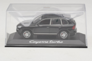 Porsche Cayenne Turbo Dark Green Metallic Minichamps 1:43 WAP02061117 Métal — image 4 sur 5