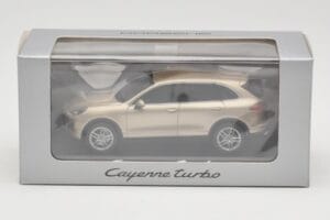 Porsche Cayenne 958 Turbo Or Minichamps 1:43 WAP0200050E Métal — image 4 sur 4