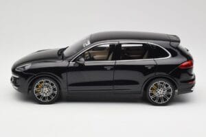 Porsche Cayenne Turbo S 958 Black Metallic Minichamps 1:18 110064000 Métal — image 4 sur 8