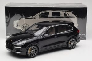 Porsche Cayenne Turbo S 958 Black Metallic Minichamps 1:18 110064000 Métal — image 8 sur 8