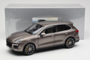 Porsche Cayenne E2 Turbo S Umbra Métallique Minichamps 1:18 WAP0213020F Métal — image 8 sur 8