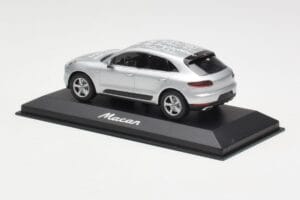 Porsche Macan 95B Silver Grey Metallic Prototype Minichamps 1:43 WAP0201540E Métal — image 3 sur 4