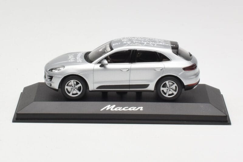 Porsche Macan 95B Silver Grey Metallic Prototype Minichamps 1:43 WAP0201540E Métal