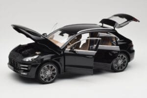 Porsche Macan Turbo 95B Black Metallic Minichamps 1:18 110062502 Métal — image 2 sur 8