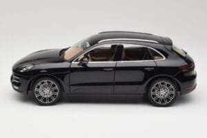 Porsche Macan Turbo 95B Black Metallic Minichamps 1:18 110062502 Métal — image 4 sur 8