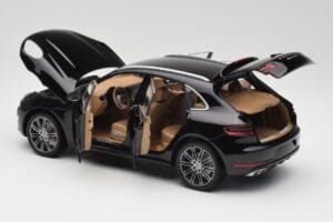 Porsche Macan Turbo 95B Black Metallic Minichamps 1:18 110062502 Métal — image 5 sur 8