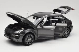Porsche Macan Turbo 95B Grey Metallic Minichamps 1:18 110062501 Métal — image 2 sur 8