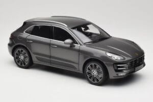 Porsche Macan Turbo 95B Grey Metallic Minichamps 1:18 110062501 Métal — image 6 sur 8