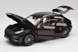 Porsche Macan 95B Turbo Acajou Métallique Minichamps 1:18 110062500 Métal — image 2 sur 8