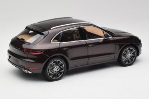 Porsche Macan 95B Turbo Acajou Métallique Minichamps 1:18 110062500 Métal — image 3 sur 8
