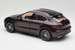 Porsche Macan 95B Turbo Acajou Métallique Minichamps 1:18 110062500 Métal — image 7 sur 8
