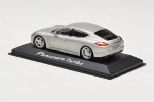 Porsche Panamera 970 Turbo Beige Minichamps 1:43 WAP0200519 Métal — image 3 sur 4