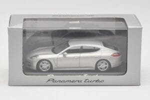 Porsche Panamera 970 Turbo Beige Minichamps 1:43 WAP0200519 Métal — image 4 sur 4