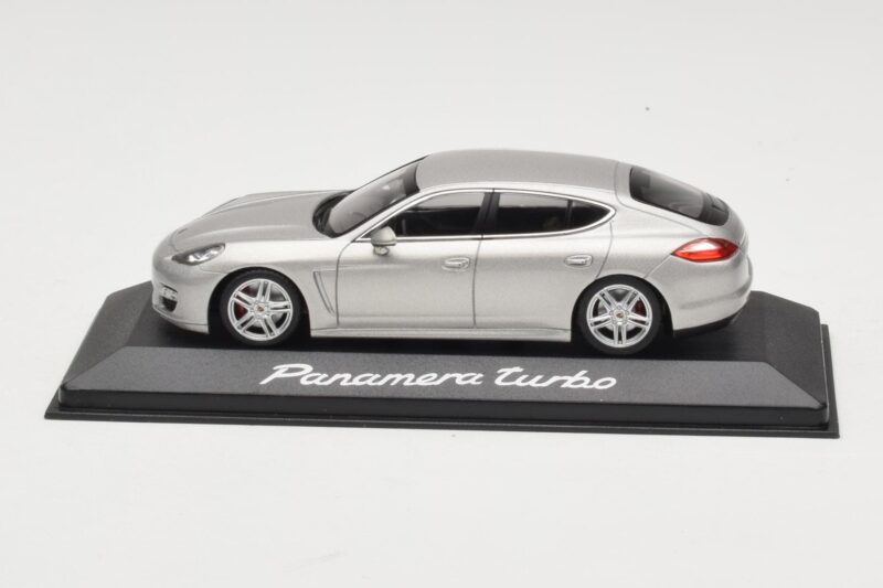 Porsche Panamera 970 Turbo Beige Minichamps 1:43 WAP0200519 Métal