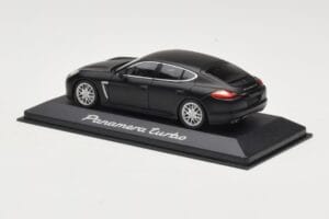Porsche Panamera 970 Turbo Matt Black Minichamps 1:43 WAP0200270C Métal — image 3 sur 4