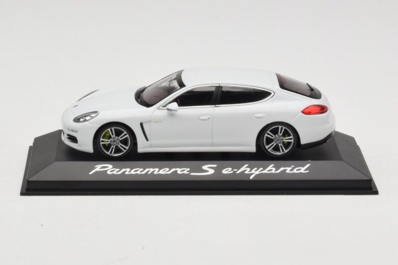 Porsche Panamera 970 S e-Hybrid Blanc Minichamps 1:43 Porsche Panamera 970 S e-Hybrid Blanc Minichamps 1:43 WAP0207200E Métal
