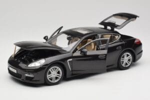 Porsche Panamera Turbo 970 Noir Maisto 1:18 36197 Métal — image 2 sur 8